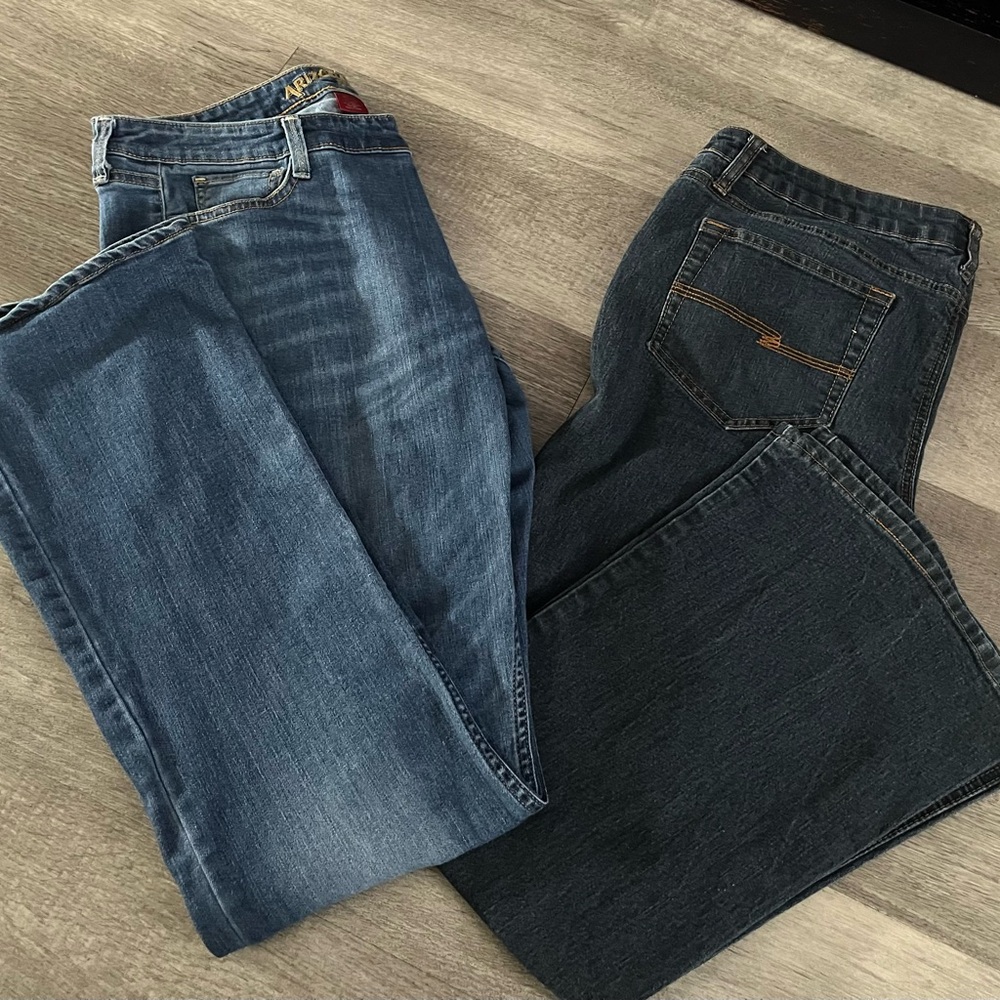 2 Arizona & Co Classic Blue Relaxed Fit Jeans with Stretch (size 17) -lot # 216